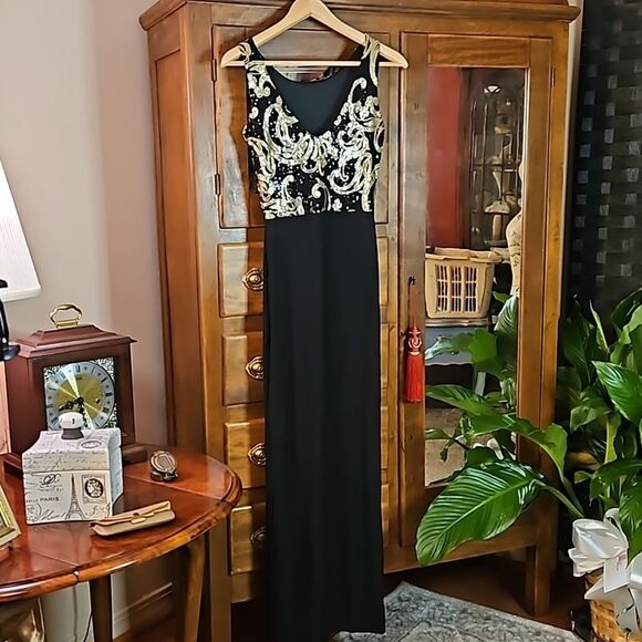 NWT Boohoo Black & Gold maxi dress size 4 - Picture 8 of 15